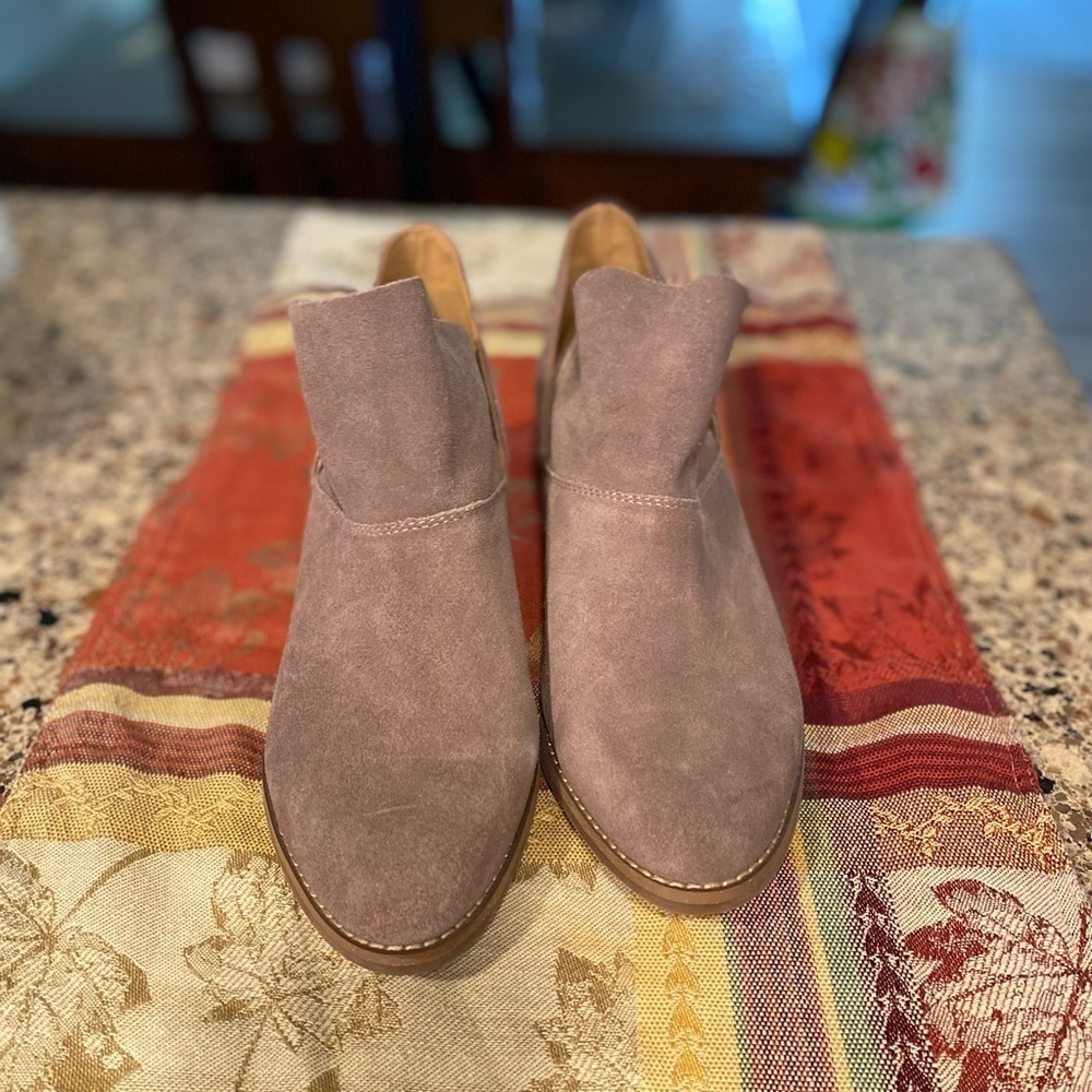 Lucky Brand Fahmida suede ankle booties size 8.5 NWOT - Picture 6 of 10